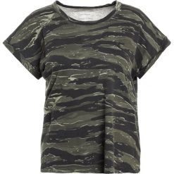 T-shirty damskie: Current/Elliott Tshirt z nadrukiem wave camo ringer