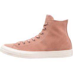 Converse CHUCK TAYLOR ALL STAR HI NUBUCK Tenisówki i Trampki wysokie desert/driftwood. Czerwone trampki męskie Converse, z tworzywa sztucznego. W wyprzedaży za 377,10 zł.