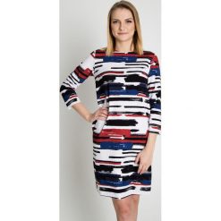 Wzorzysta sukienka z rękawem 3/4 RABARBAR. Sukienki damskie RABARBAR, na co dzień, na lato, bez wzorów, z bawełny, eleganckie, bez kołnierzyka, bez rękawów, proste. W wyprzedaży za 86,00 zł.