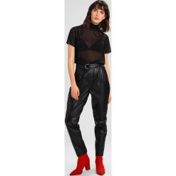 Bluzki asymetryczne: Modström FIONA Bluzka black