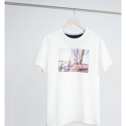 T-shirt z nadrukiem - Kremowy. Białe t-shirty damskie Reserved, s, z nadrukiem, bez kołnierzyka. W wyprzedaży za 19,99 zł.