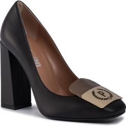 Półbuty POLLINI - SA1039AG08TC400A Terra. Czarne półbuty damskie Pollini, z aplikacjami, ze skóry, eleganckie, bez obcasa, na obcasie, bez zapięcia. Za 1399,00 zł.