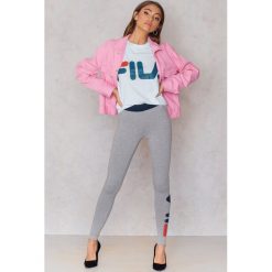 FILA Legginsy Imelda - Grey. Szare kalesony męskie marki Fila, s, z nadrukiem, z elastanu. W wyprzedaży za 55,19 zł.