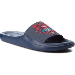 Klapki KENZO - F865SD104P60 Blue Marine 76. Niebieskie chodaki męskie Kenzo, z tworzywa sztucznego. W wyprzedaży za 329,00 zł.