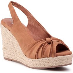 Espadryle XTI - 34293 Camel. Pomarańczowe espadryle damskie Xti, bez wzorów, ze skóry ekologicznej, bez obcasa, na obcasie. W wyprzedaży za 179,00 zł.