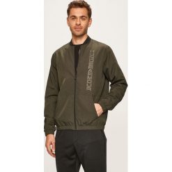 Under Armour - Bluza. Zielone bluzy męskie Under Armour, m, bez wzorów, z poliesteru, z kapturem, bez rękawów, bez kaptura. W wyprzedaży za 179,90 zł.