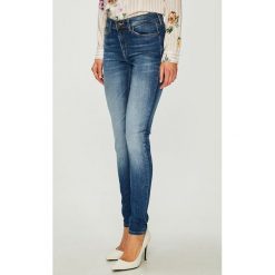 Tommy Jeans - Jeansy Nora. Niebieskie jeansy damskie Tommy Jeans, bez wzorów, z elastanu. W wyprzedaży za 239,90 zł.