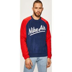 Nike Sportswear - Bluza. Białe bluzy męskie Nike Sportswear, s, z aplikacjami, z poliesteru, z okrągłym kołnierzem, bez rękawów, bez kaptura. Za 329,90 zł.
