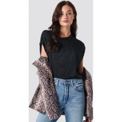 Rut&Circle Błyszczący top - Black. Czarne topy damskie marki Rut&Circle, bez wzorów, z materiału, z okrągłym kołnierzem. Za 104,95 zł.