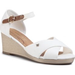 Sandały WRANGLER - Jazz Mila' WL01520A White 051. Białe klapki damskie Wrangler, bez wzorów, ze skóry ekologicznej, bez obcasa, na obcasie. W wyprzedaży za 159,00 zł.