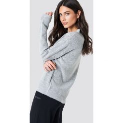 Rut&Circle Sweter z dekoltem V Erica - Grey. Szare swetry klasyczne damskie Rut&Circle, dekolt w kształcie v. Za 121,95 zł.