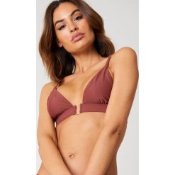 NA-KD Swimwear Góra od bikini z metalową sprzączką - Red. Czerwone bikini NA-KD Swimwear. Za 100,95 zł.