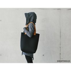 Torebka filcowa czarna. Czarne torebki klasyczne damskie Pakamera, z wełny. Za 299,00 zł.
