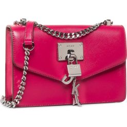 Torebka DKNY - Elissa-Sm Shldr Flr R9431C81 Elec Pink NXG. Różowe torebki klasyczne damskie DKNY, bez wzorów, ze skóry, eleganckie, bez dodatków. W wyprzedaży za 589,00 zł.