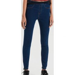Jegginsy skinny - Niebieski. Niebieskie jeansy damskie Cropp, bez wzorów, z jeansu. Za 59,99 zł.