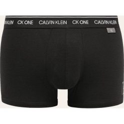 Calvin Klein Underwear - Bokserki CK One. Czarne bokserki męskie Calvin Klein Underwear, s, z nadrukiem, z elastanu. W wyprzedaży za 79,90 zł.