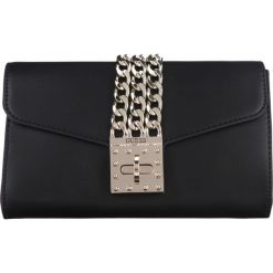 Guess Prisma Kopertówka Czarny. Czarne kopertówki damskie Guess, w paski, z poliesteru, bez dodatków. Za 559,95 zł.