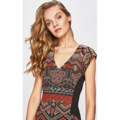 Desigual - Sukienka. Szare sukienki damskie Desigual, na co dzień, s, bez wzorów, z elastanu, casualowe, bez kołnierzyka, bez rękawów, mini, proste. W wyprzedaży za 299,90 zł.