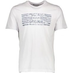 Koszulka "Alex" w kolorze białym. Białe koszulki męskie Mustang Men, xl, z nadrukiem, z bawełny, z okrągłym kołnierzem, bez rękawów. W wyprzedaży za 43,95 zł.