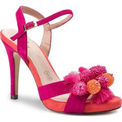 Sandały MENBUR - 20385 Fuchsia 0033. Różowe klapki damskie Menbur, bez wzorów, ze skóry ekologicznej, bez obcasa, na obcasie. W wyprzedaży za 259,00 zł.
