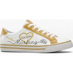 Sneakersy Mustang bonprix biało-żółty curry. Białe buty sportowe damskie bonprix, bez wzorów, sportowe. Za 189,99 zł.