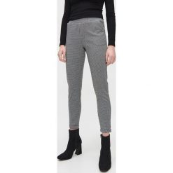 Spodnie chino slim - Jasny szary. Szare spodnie damskie Cropp, s, bez wzorów. Za 59,99 zł.