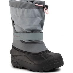 Śniegowce COLUMBIA - Youth Powderbug Plus II BY1326 Grey Ash/Rosewater 021. Szare śniegowce dziewczęce Columbia, bez zapięcia. W wyprzedaży za 179,00 zł.