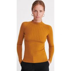 Sweter z guzikami na rękawach - Żółty. Żółte swetry damskie Reserved, s, bez wzorów, bez rękawów, bez kaptura. W wyprzedaży za 39,99 zł.