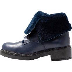 Weekend Botki sznurowane cathay nuit navy. Niebieskie botki damskie skórzane marki Weekend, na sznurówki. Za 749,00 zł.