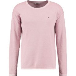 Tommy Jeans WAFFLE Sweter violet ice. Czerwone kardigany męskie Tommy Jeans, m, z bawełny. W wyprzedaży za 359,20 zł.