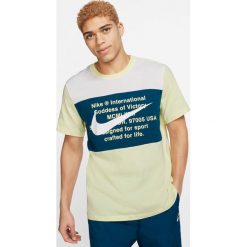 Nike Koszulka Żółty. Żółte podkoszulki męskie Nike, m, z nadrukiem, z bawełny, bez kołnierzyka, z krótkim rękawem, krótkie. Za 137,95 zł.