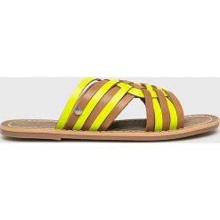 Pepe Jeans - Buty. Żółte klapki damskie Pepe Jeans, bez wzorów, z jeansu, bez obcasa. W wyprzedaży za 119,90 zł.