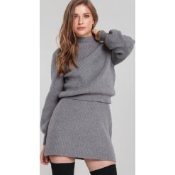 Szary Komplet Griffith. Szare spódniczki damskie Renee, s, bez wzorów, z dzianiny, długie, mini, dopasowane. Za 189,99 zł.