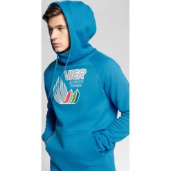 Bluza męska 4Hills BLM101 - niebieski. Niebieskie bluzy męskie marki 4f, m, z nadrukiem, z dzianiny, z kapturem, bez rękawów, z kapturem. Za 159,99 zł.