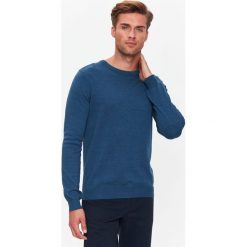 Sweter męski z okrągłym dekoltem. Niebieskie swetry męskie Top Secret, m, bez wzorów, z dzianiny, z okrągłym kołnierzem, bez kaptura. Za 79,99 zł.