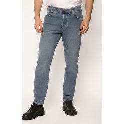 Jeansy Regular Fit Wrangler Slider W18RKP34F. Niebieskie jeansy męskie Wrangler, m, bez wzorów. W wyprzedaży za 249,00 zł.