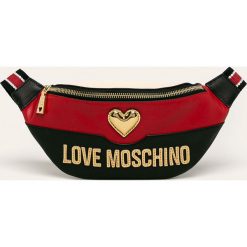 Love Moschino - Nerka skórzana. Czerwone nerki damskie Love Moschino, w paski, ze skóry, casualowe, małe, z aplikacjami. Za 1039,00 zł.