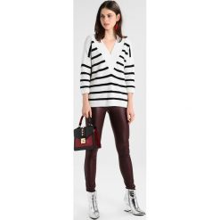 Swetry klasyczne damskie: IVY & OAK V NECK JUMPER Sweter navy blue ecru
