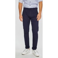 Tommy Jeans - Spodnie. Zielone spodnie męskie Tommy Jeans, na co dzień, bez wzorów, z elastanu, casualowe. W wyprzedaży za 249,90 zł.