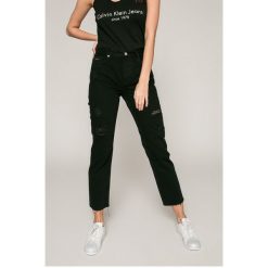 Calvin Klein Jeans - Jeansy. Czarne jeansy damskie Calvin Klein Jeans, z podwyższonym stanem. W wyprzedaży za 359,90 zł.