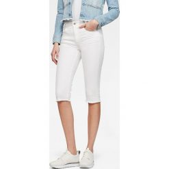 Szorty - Skinny fit - w kolorze białym. Białe szorty damskie G-Star, w paski. W wyprzedaży za 219,95 zł.