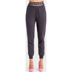 SPODNIE DRESOWE liu jo sport. Czarne spodnie damskie Liu Jo Sport, m, z dresówki, sportowe. Za 530,10 zł.
