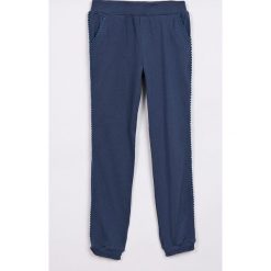 Name it - Spodnie dziecięce 92-122 cm. Szare spodnie dziewczęce marki Name it, bez wzorów, z elastanu, casualowe. W wyprzedaży za 34,90 zł.