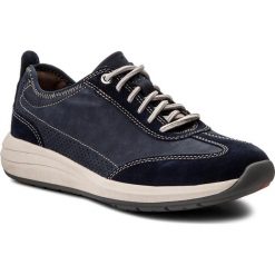Półbuty CLARKS - Un Coast Lace 261333287 Navy Nubuck 065. Niebieskie półbuty męskie marki Clarks, na co dzień, z zamszu. W wyprzedaży za 319,00 zł.