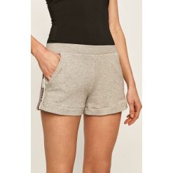 Moschino Underwear - Szorty. Szare szorty damskie Moschino Underwear, s, z aplikacjami, z elastanu, casualowe. W wyprzedaży za 349,90 zł.