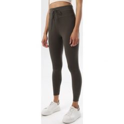Khaki Legginsy Aurashi. Brązowe legginsy damskie Born2be, s, bez wzorów. W wyprzedaży za 49,99 zł.