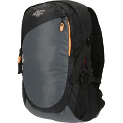 Plecak miejski PCU015 - khaki. Brązowe plecaki męskie 4f, bez wzorów. W wyprzedaży za 79,99 zł.