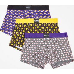 3 pack bokserek - Fioletowy. Fioletowe bokserki męskie Cropp, bez wzorów. Za 59,99 zł.