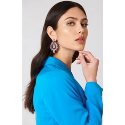 Kolczyki damskie: NA-KD Accessories Kolczyki z ozdobnymi kamieniami Flower – Pink