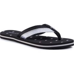 Japonki TOMMY HILFIGER - Flag Beach Sandal FW0FW04812 Black BDS. Czarne klapki damskie TOMMY HILFIGER, bez wzorów, z tworzywa sztucznego, bez obcasa. W wyprzedaży za 109,00 zł.